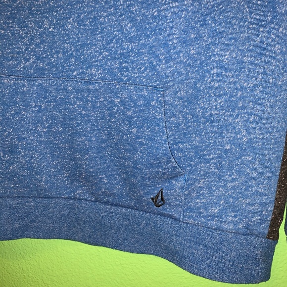 Volcom Light weight long sleeve wide neck sweater - Picture 2 of 4